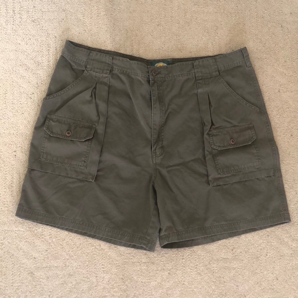 Cabelas men’s shorts. Size 44, 6 inch length. Gently worn.